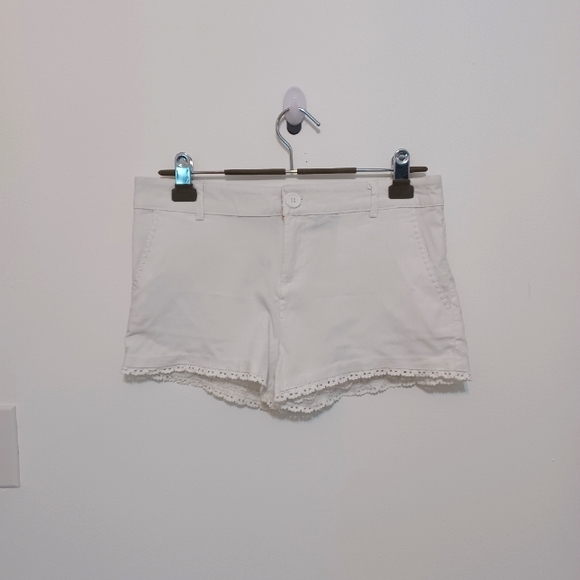 ⚡️SALE⚡️White Short Shorts - Picture 3 of 6